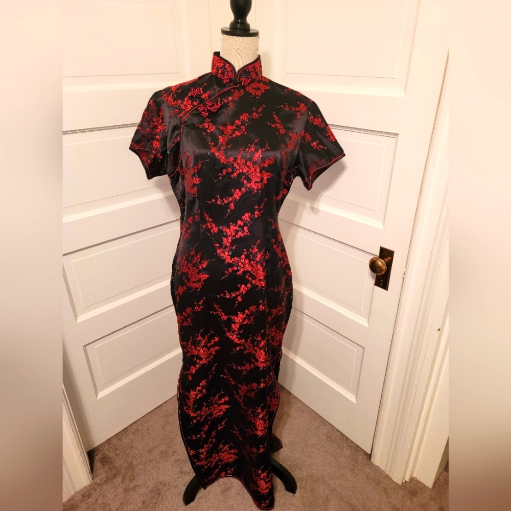 Oriental dress with mandarin color